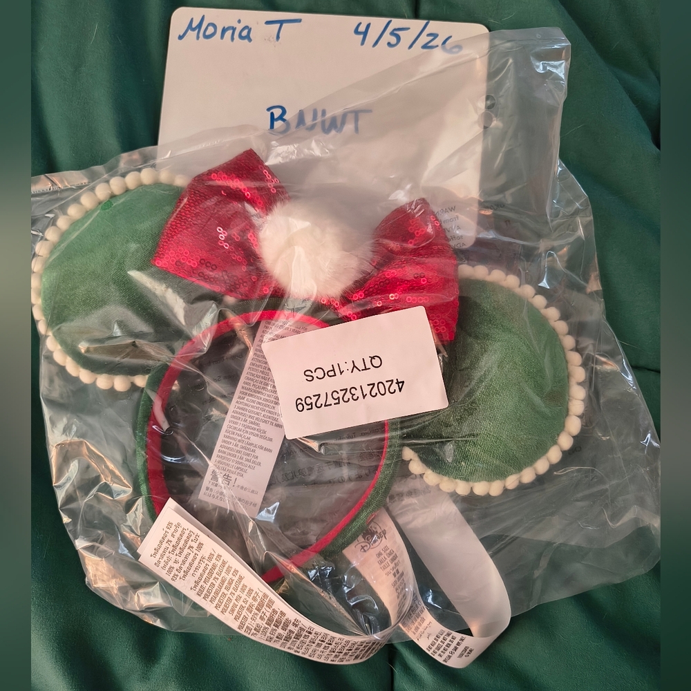 2022 Disney Green Velvet Christmas Pom earS